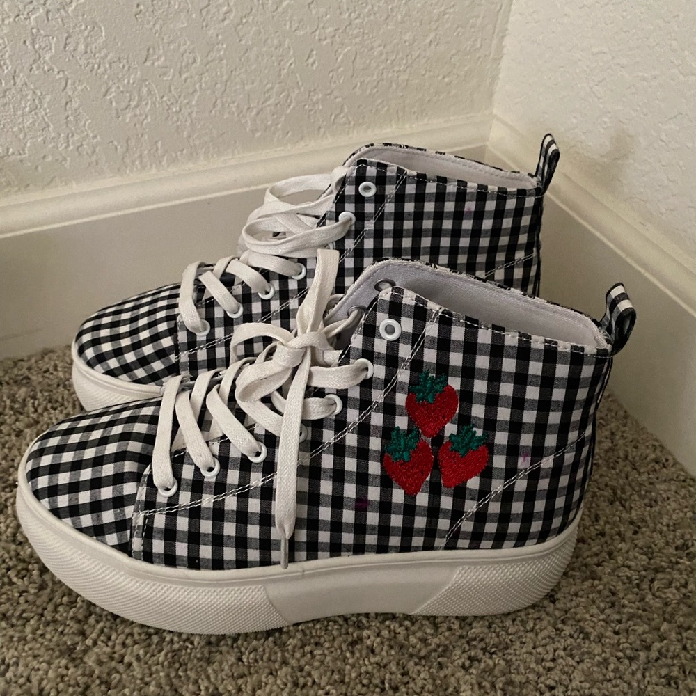 Never worn - Picture 2 of 3